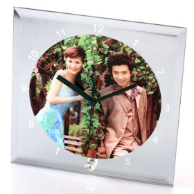 In Hình Lên Thuỷ Tinh Đồng Hồ Để Bàn 20x20cm